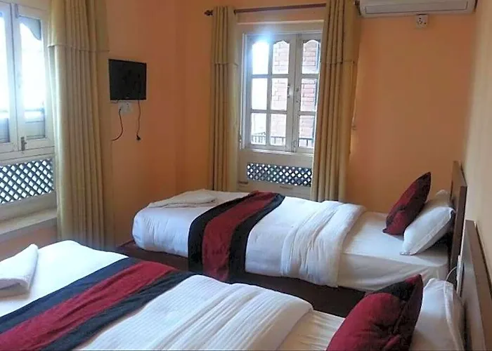 Happy Hotel 3*